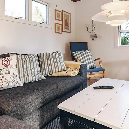 6 Person In Vaeggerlose * Bøtø By