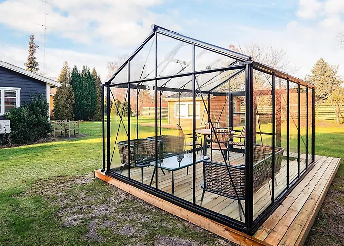 6 Person In Vaeggerlose Ferienhaus Bøtø By