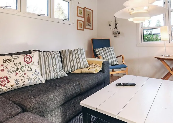 6 Person In Vaeggerlose * Bøtø By